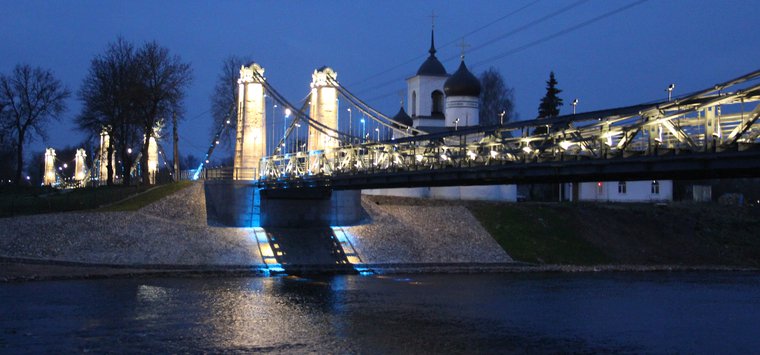 Фотофакт: Залитые светом мосты