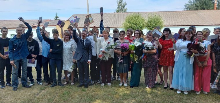 В Острове будущие швеи получили дипломы