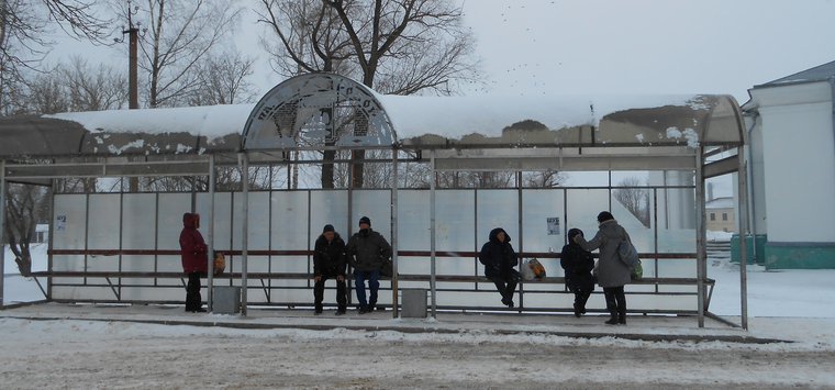 Фотофакт: Вандалы повредили остановку в центре Острова