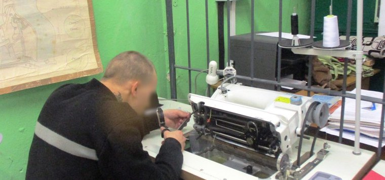 В скорости шитья мягкой игрушки посоревновались осужденные в Островском районе