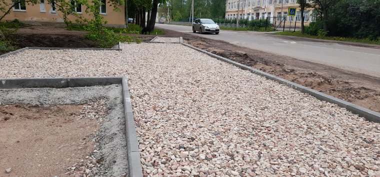 Строительство автобусной остановки началось на улице 25 Октября в Острове