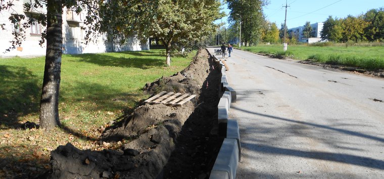 В микрорайоне Остров-3 приступили к ремонту дороги