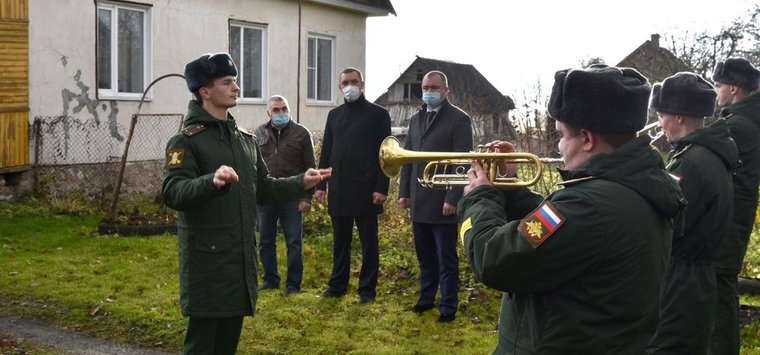 В Острове ветерану-юбиляру передали поздравление от президента