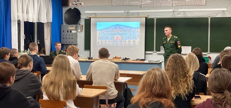 Курсанты военной академии встретились с юными островичами