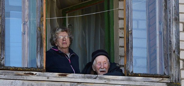 Ветеранов персонально поздравили с 9 Мая в Острове