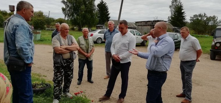 Работу скорой помощи и борьбу с борщевиком обсудили в Островской волости