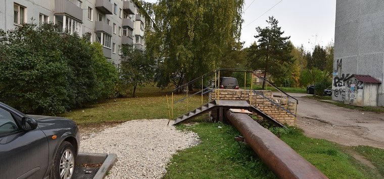 Территорию возле мостоперехода приводят в порядок в Острове