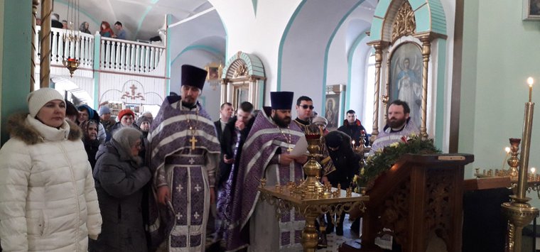 Богослужение и крестный ход во время губительного поветрия. Фоторепортаж