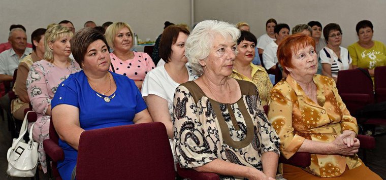 Работникам Островского райпо вручили грамоты и благодарности