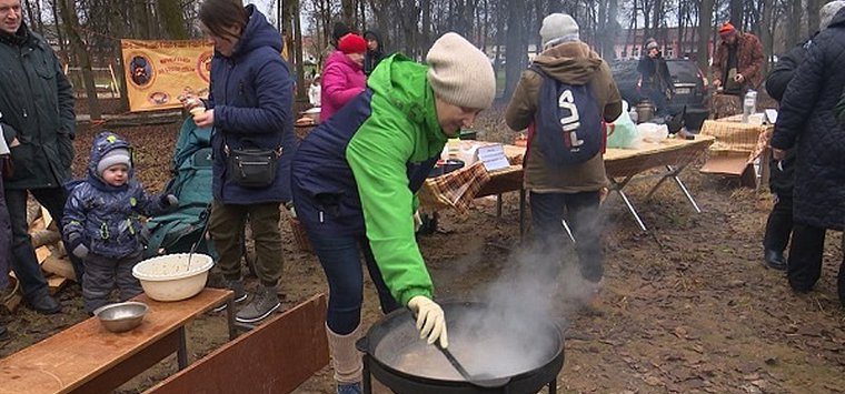 Кашу по-царски 	приготовили островичи на гастрономическом фестивале в Порхове