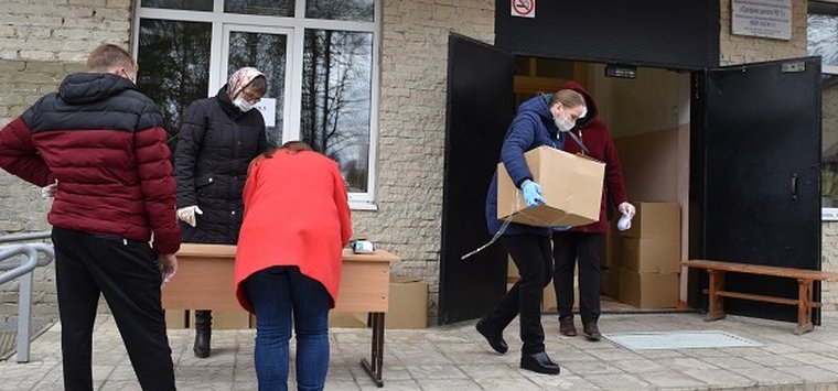 Продуктовые наборы начали выдавать в городских школах Острова