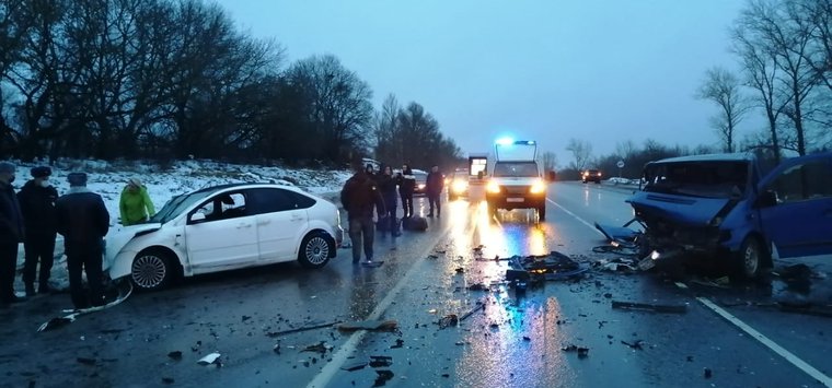 Появились фото с места смертельного ДТП в Островском районе