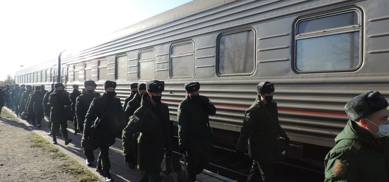 Более 800 курсантов отправились из Острова в боевые части страны