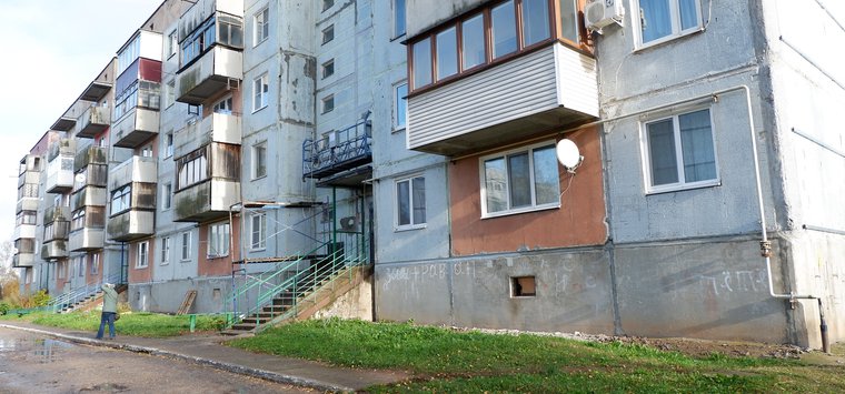 Пять домов капитально отремонтируют в Острове в 2021 году