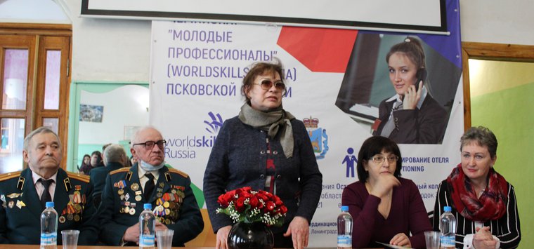 Встречу по профориентации провели с островскими студентами