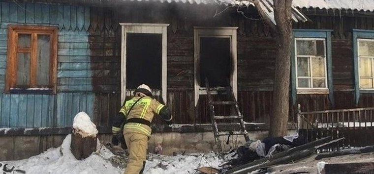 Двухкомнатная квартира выгорела в Острове