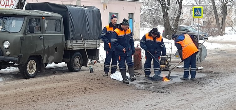 Фотофакт: Ремонт дорог с огоньком