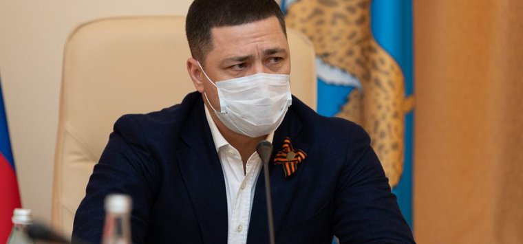 В Псковской области разрешили посещать кладбища и обязали ходить в перчатках