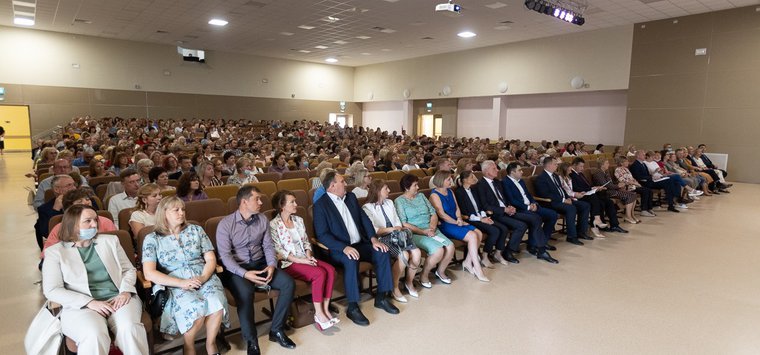 Знаки отличия получили островичи на Августовском педсовете