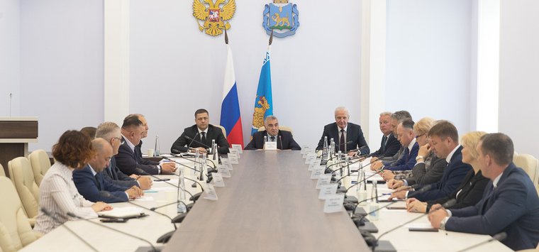 Михаил Ведерников провел встречи с фракциями областного Собрания