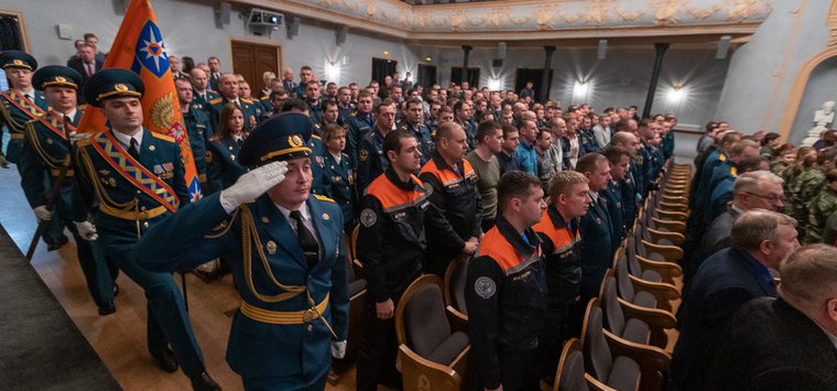 Губернатор вручил островскому школьнику медаль «За спасение погибающих на водах»