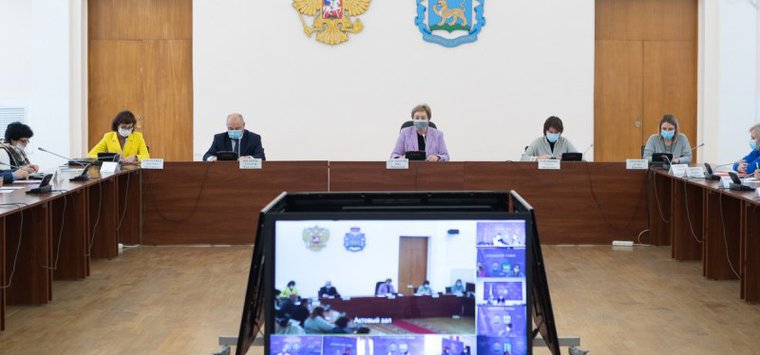 Механизмы по улучшению эпидситуации в районах скорректировали в Псковской области