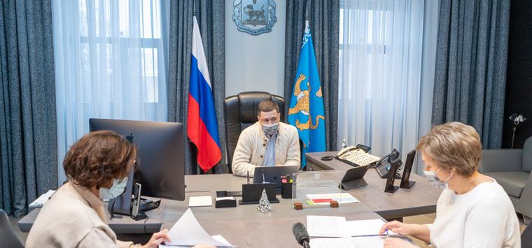 Коечный фонд для больных COVID-19 в Псковской области решили не сокращать из-за нового штамма