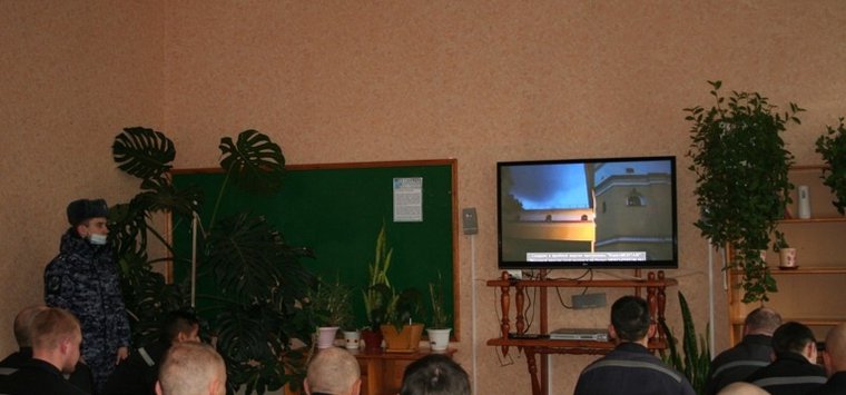 Осужденных в Крюках посетил священник