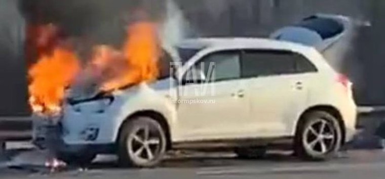 Автомобиль Mitsubishi загорелся в Острове