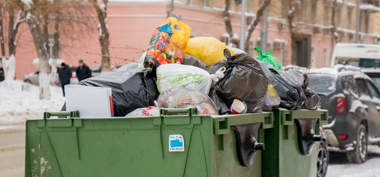 В Псковской области вывозить мусор в новогодние праздники будут без перерыва