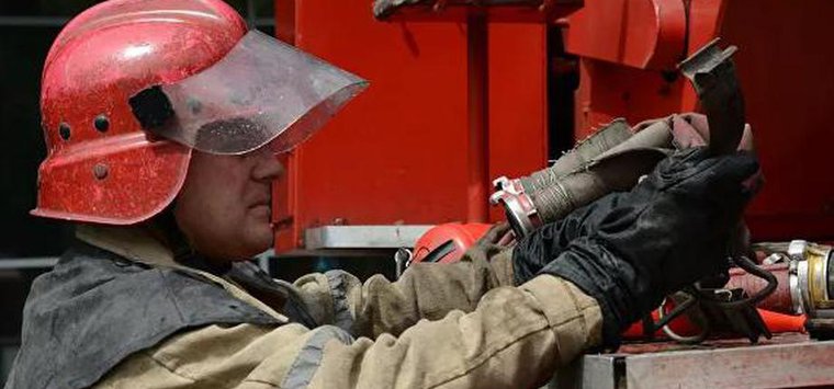Склад горел на улице Ветеранов войны в Острове