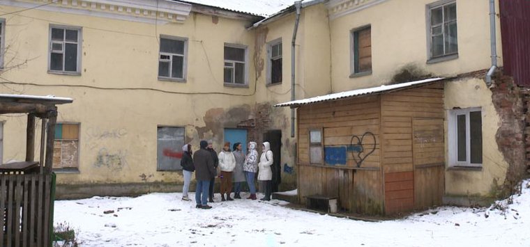 Столетний дом в центре Острова уже несколько лет не признают аварийным