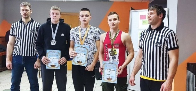 Островичи вошли в число призеров на чемпионате Пскова по армрестлингу