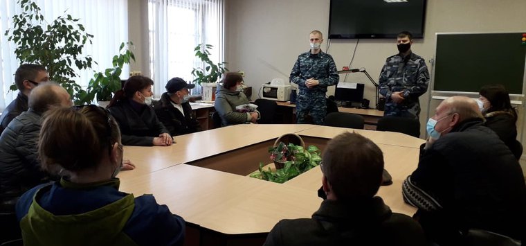 Сотрудники колонии №2 рассказали соискателям в Острове о службе в УИС