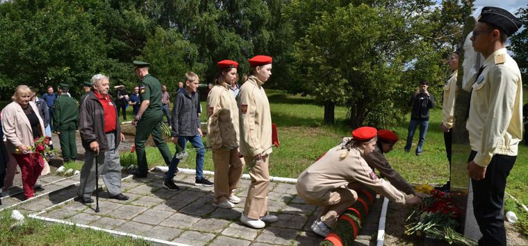 Островичи почтили память палубного летчика №1 Тимура Апакидзе