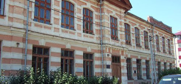 Благодаря прокуратуре территорию ДДТ в Острове оградили полностью