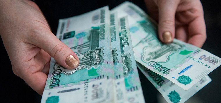 Медработникам в Псковской области начали перечислять новые выплаты