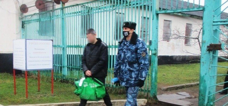 Осужденному в островской колонии дали отпуск