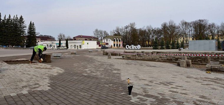 Недочёты в благоустройстве центрального сквера устраняют в Острове