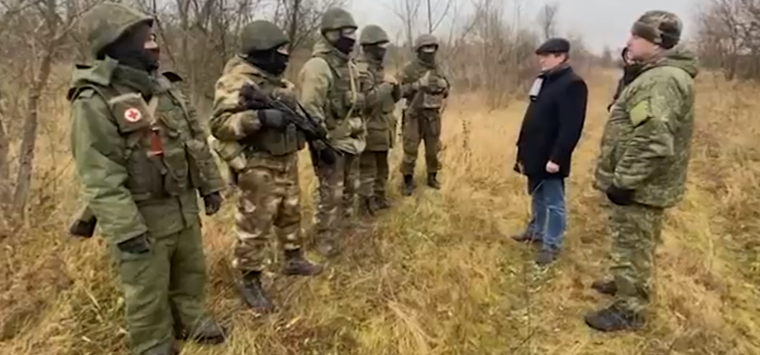 Представители власти посещают военных из Псковской области на Украине