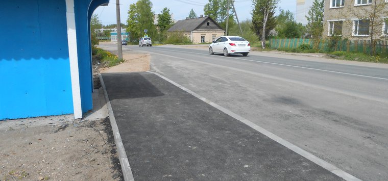 В Острове обновили пять автобусных остановок
