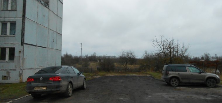 В Острове-3 на средства гранта ремонтируют двор и автостоянку