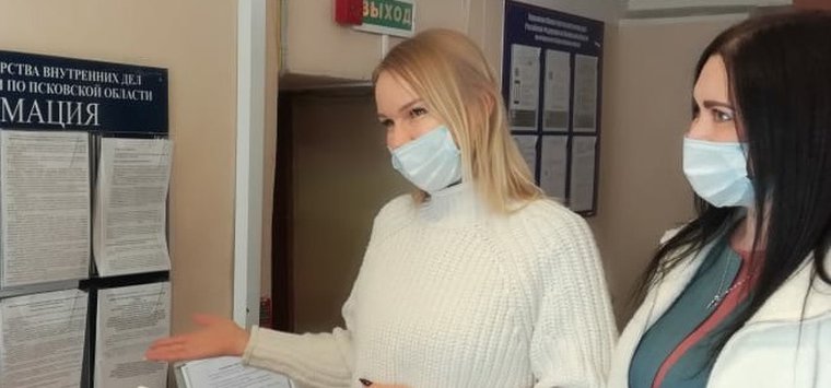 Работу отделения по вопросам миграции в Острове проверили общественники