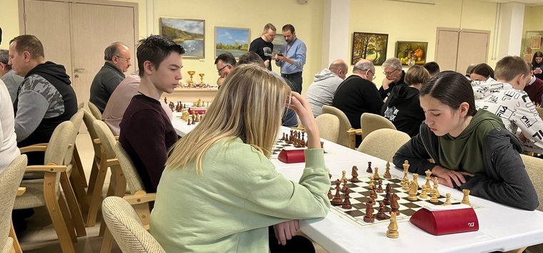 Островичи одержали восемь побед на чемпионате области по шахматам