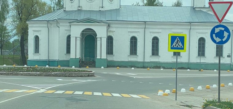 Новую дорожную разметку обсуждают островичи