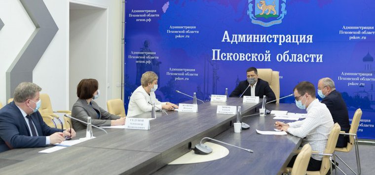 Формат проведения выпускных вечеров определили в Псковской области