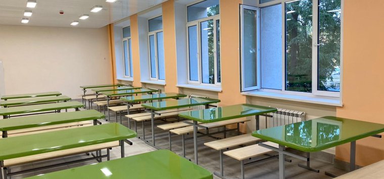 Тысячи новых светильников установили в школе №7 в Острове