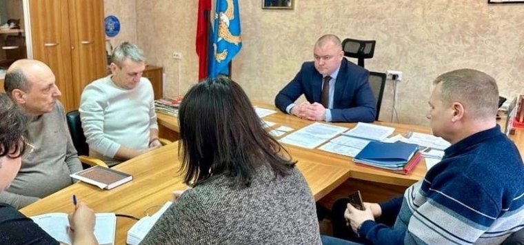 В Островском районе устраняют последствия обильного снегопада