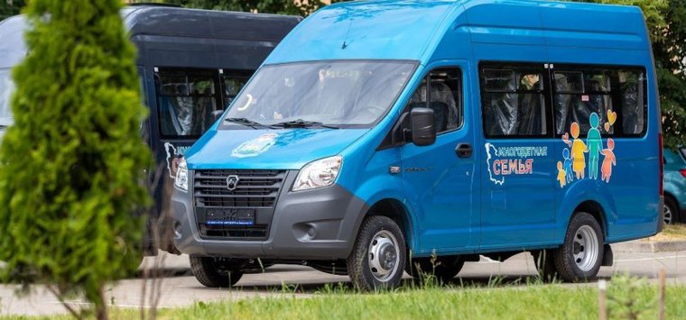 Многодетная семья из Островского района получит автомобиль