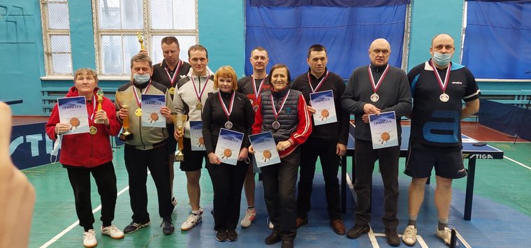 Островичи стали призерами чемпионата области по теннису среди ветеранов